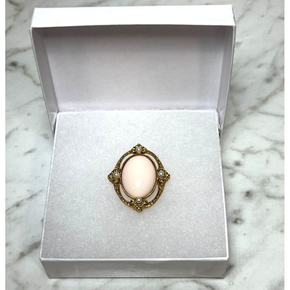 Vintage Brooch Pink Center Gold Toned Metal Faux Pearl Accents Fashion Jewlery